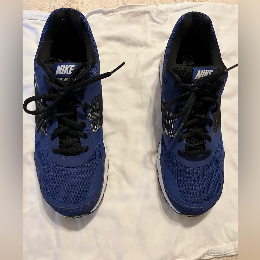 Size 10 Men’s Nike Air Rentless 4. Worn twice